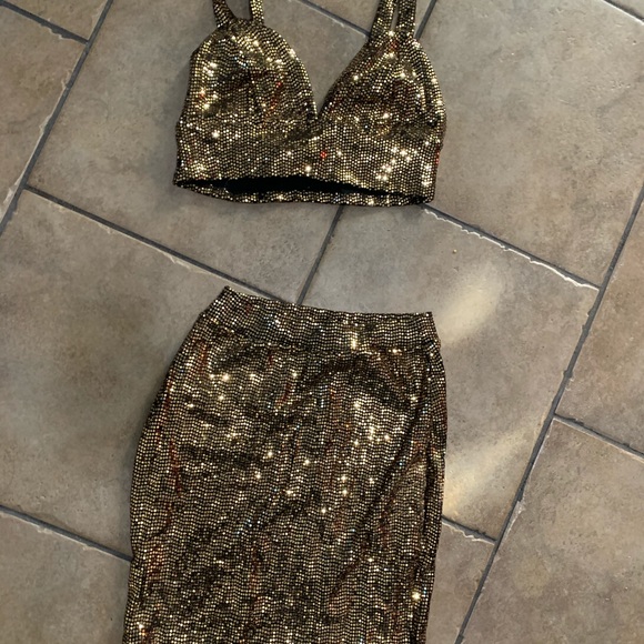 Good sequence crop top and mini skirt - Picture 3 of 3